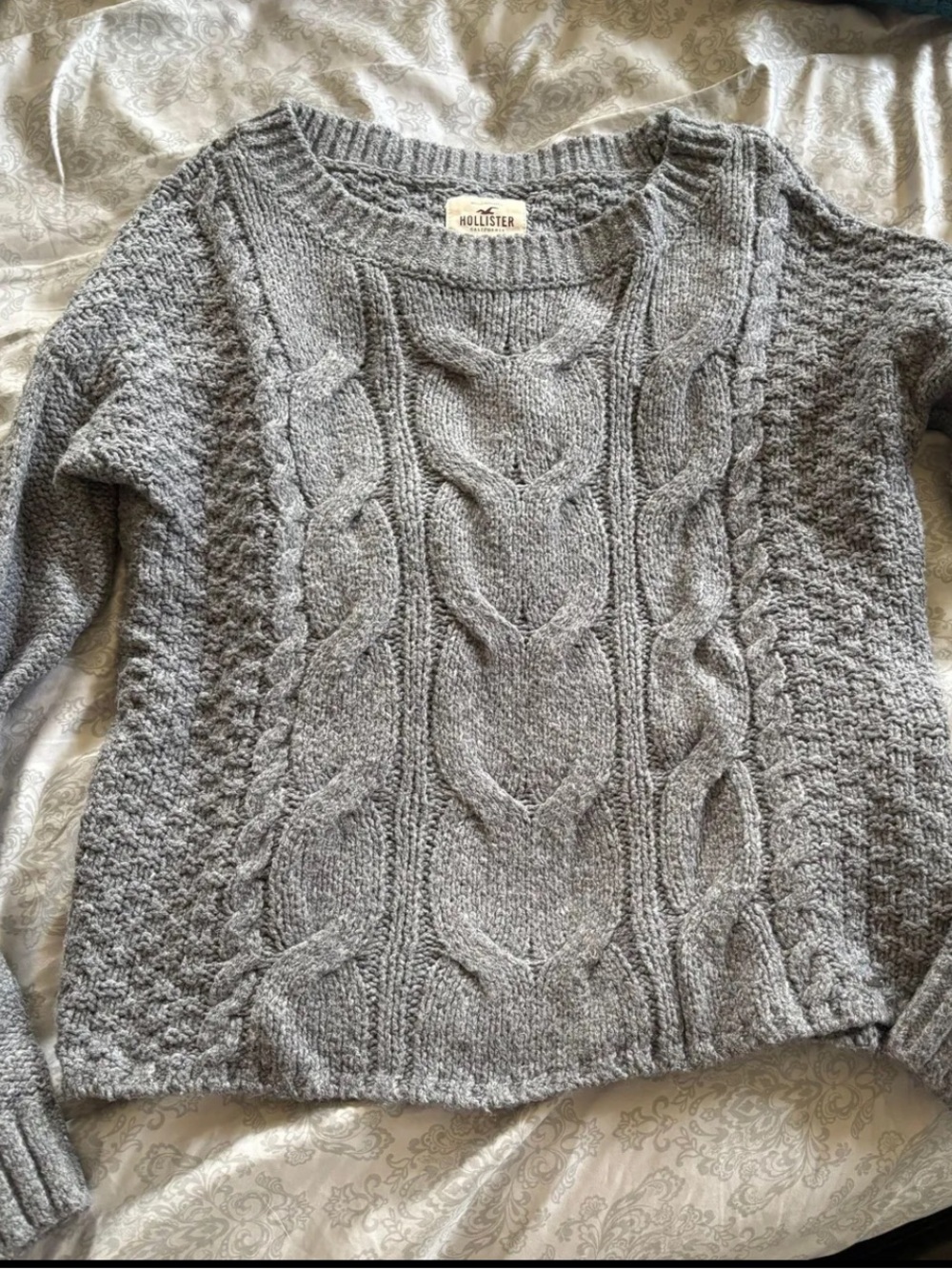 Hollister Women's Light Gray Cable Crew Neck Sweater